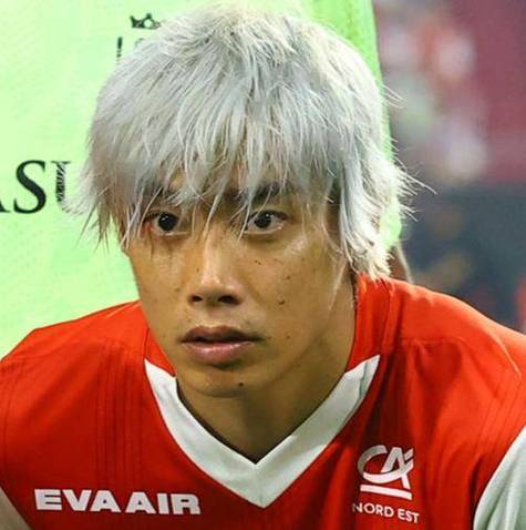 拼尽全力!日媒:替补贡献2助攻的伊东纯也,赛后去医院检查右脚