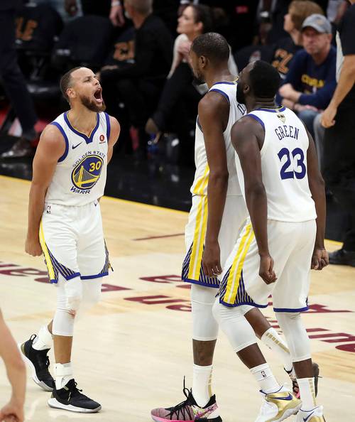 详细阅读:库里砍下生涯第72个40+ 追平杜兰特并列NBA历史第9 库里砍下生涯第72个40+ 追平杜兰特并列NBA历史第9