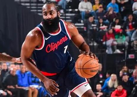 求胜欲望不强!布克10中5拿到18分3板7助 正负值-22