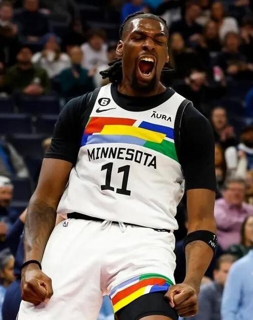 表现低迷!纳兹-里德9投2中得5分5板3助1断1帽 正负值-15