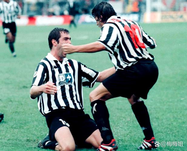 记者:科莫利认为图多尔战绩未达标、新援未融入、失去对球队掌控