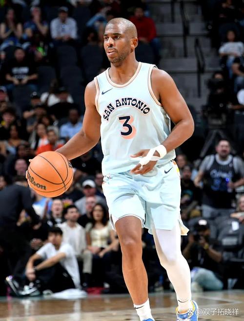 老了！保罗14分钟2中0没有得分送出2助攻3抢断 快攻空篮被大帽