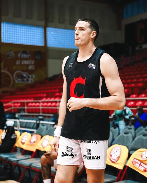 天津男篮官博:欢迎大卫-詹姆斯归来 一起开启新赛季征程