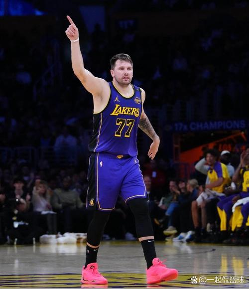 中投大队🤯！湖人四人中投命中率联盟前十 东契奇高达75%！