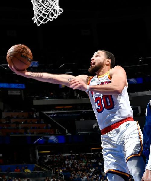 库里：我喜欢纳什这种传统控卫的打法 小时候我爹不得不逼我投篮