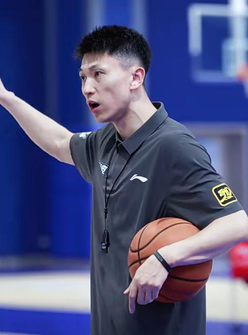 肌肉线条明显！CBA体测现场直击 刘晓宇这身材什么水平？