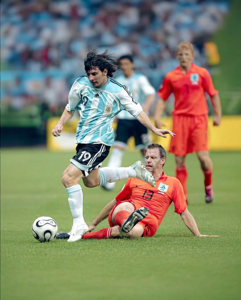 每体：瓜迪奥拉在20年就曾表示，梅西会帮阿根廷争夺世界杯冠军