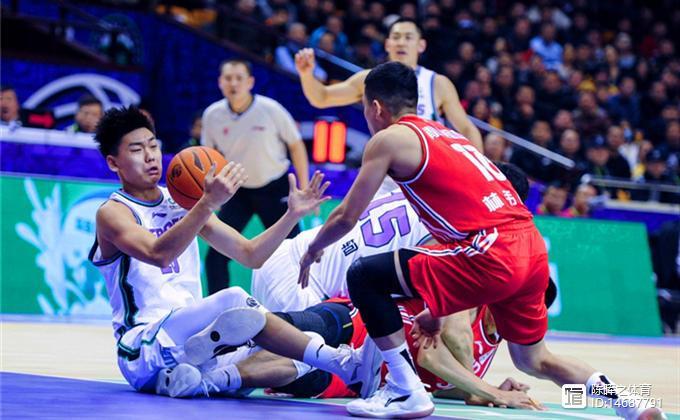 稳步提升！弗拉格前10场场均13.6+6.6+3！近10场19.5+6.5+4