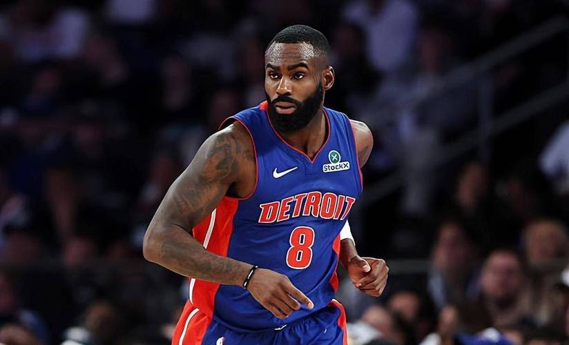 无敌了！小哈达威被放空命中第七记三分球