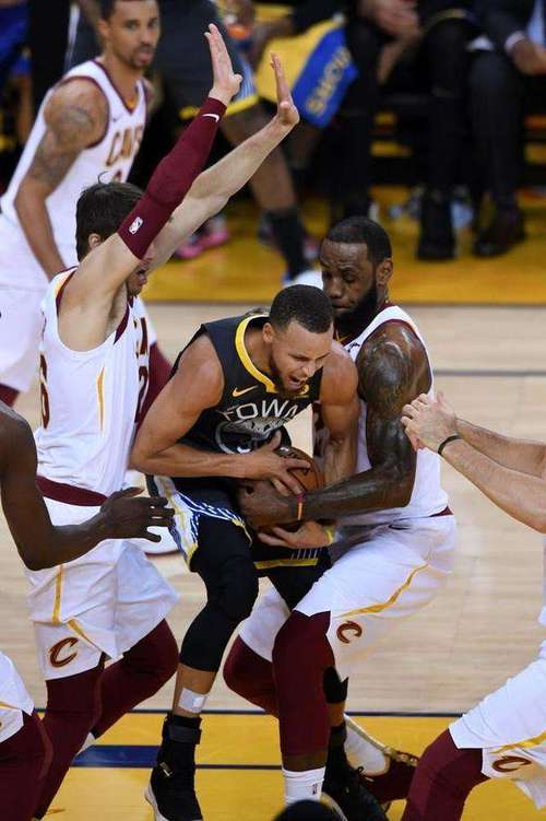 效率不高！7号秀费尔斯17投5中砍下16分6板2助2断 正负值-15